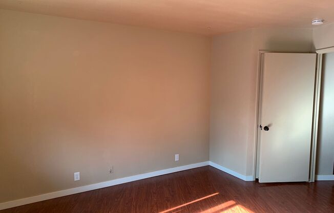 2 beds, 2 baths, $1,700, Unit 2520 Alamo Ave