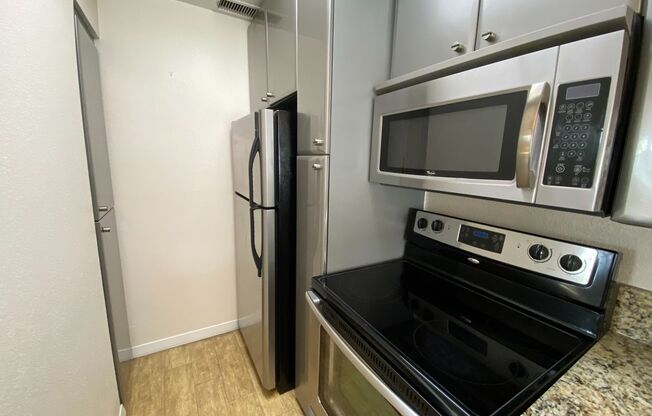 UT PRE-LEASE: 2 BR / 1 BA West Campus Condo - Walk to UT - Private Balcony - W/D