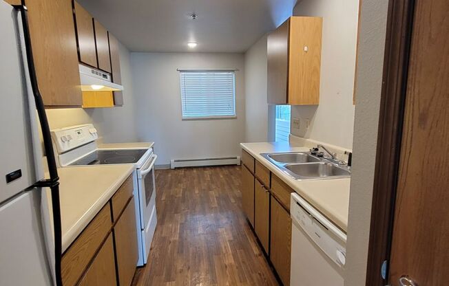 2 beds, 1 bath, 888 sqft, $1,645, Unit 115