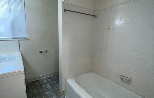 1 bed, 1 bath, $950, Unit 427