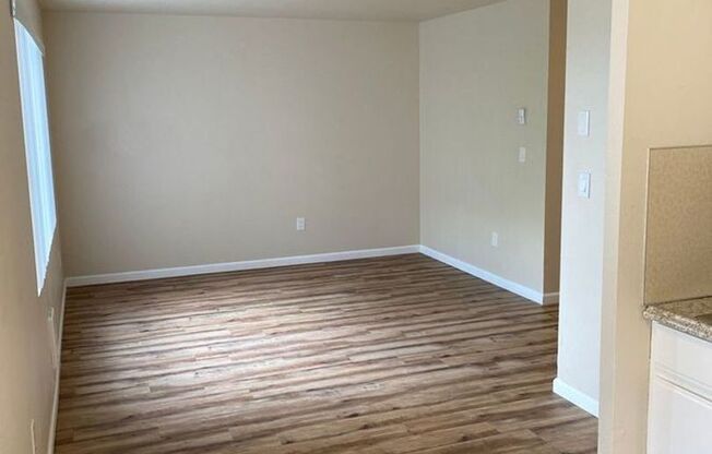 1 bed, 1 bath, 410 sqft, $1,425, Unit 210