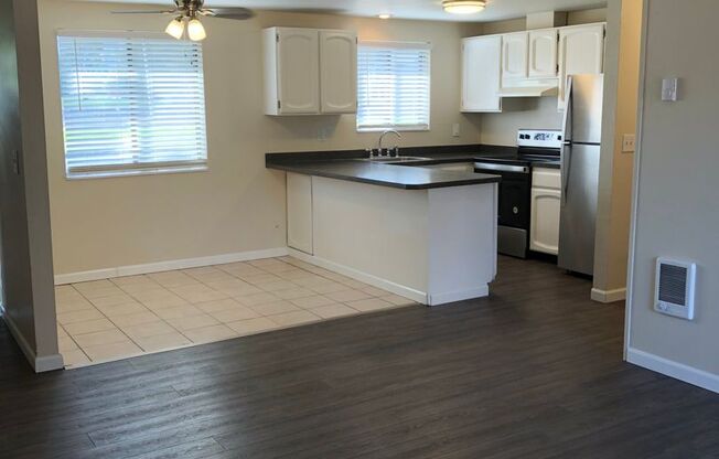 2 beds, 1 bath, 870 sqft, $1,500, Unit 53-01