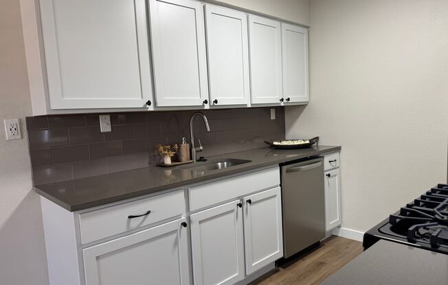 2 beds, 2 baths, 900 sqft, $1,412, Unit LAW11-216