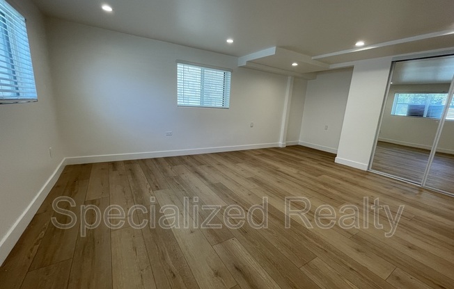 1135 SCOFIELD DR