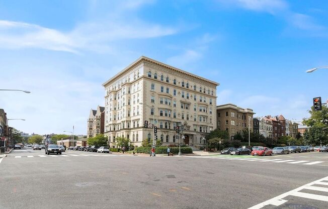 Prime Location! Fabulous 2 bed 2 bath along the U Street Corridor at 16th St NW