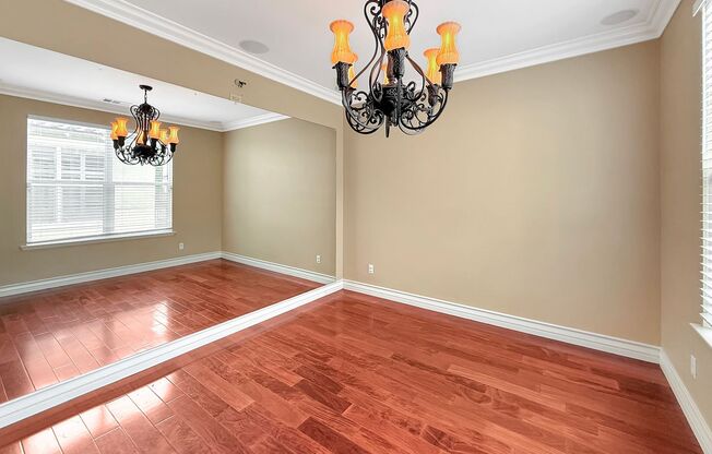 Beautiful 5 Bed, 4 Bath Home on Quiet Trail Dr in Chula Vista!