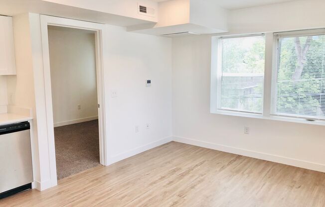 1 bed, 1 bath, 402 sqft, $1,275, Unit 517- (7)