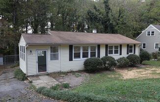 Charming and Cozy 3-Bedroom Racnh Home in Prime Raleigh Location!