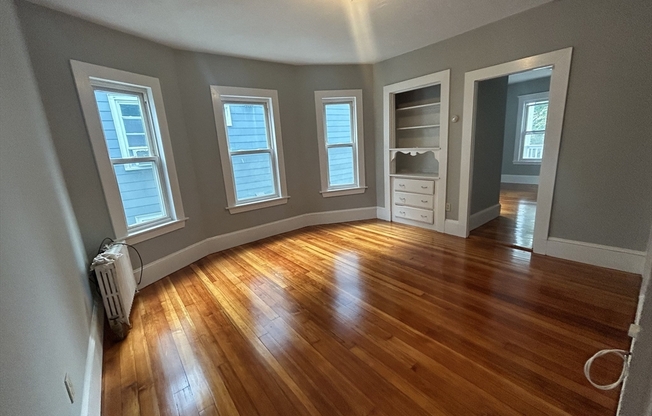 82 CONWELL AVE