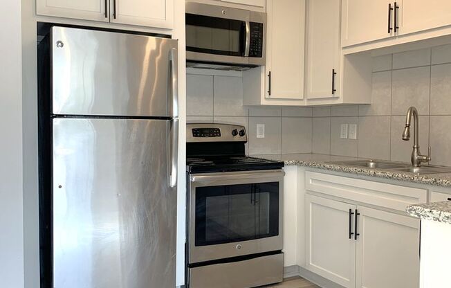 2 beds, 1 bath, 931 sqft, $1,274, Unit 27