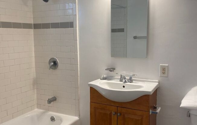 1 bed, 1 bath, $2,295, Unit H