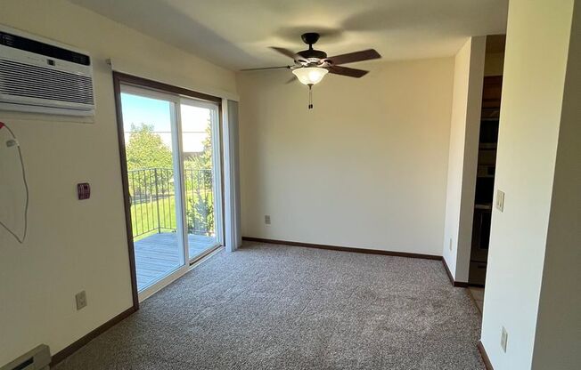 2 beds, 1 bath, 950 sqft, $1,695, Unit 7702RC