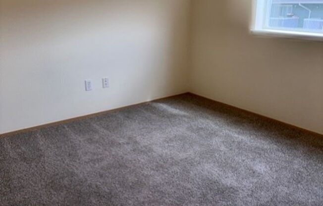 2 beds, 2 baths, 945 sqft, $1,675, Unit 24-401