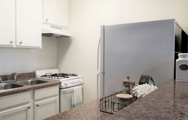 Studio, 1 bath, 400 sqft, $1,700, Unit 268