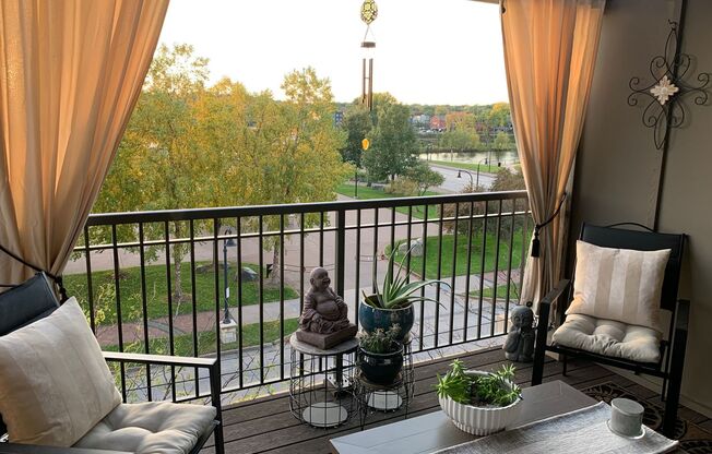 2 beds, 2 baths, 926 sqft, $1,550, Unit 206