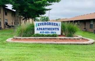 815-819 N. Cedarbrook