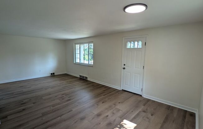 Newly Renovated 3Bd/2Bath Home with Bonus Room -- Available NOW!
