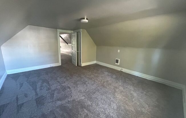 4 beds, 1 bath, $1,400, Unit UP