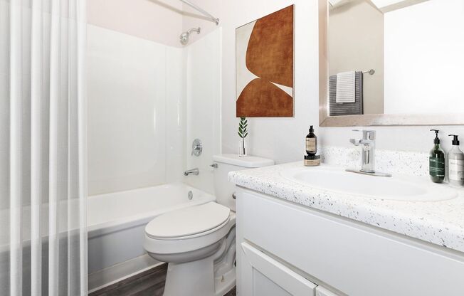 2 beds, 1 bath, 780 sqft, $1,348, Unit 87