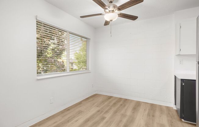 2 beds, 1 bath, 700 sqft, $1,335, Unit 04