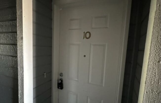 Come and view this spacious 2bd/2ba unit in Hayward!!!