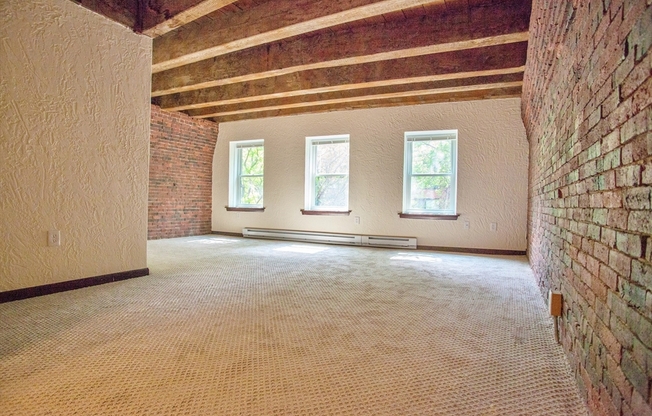 146 COMMERCIAL ST