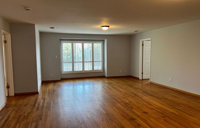 2 beds, 1 bath, $2,995