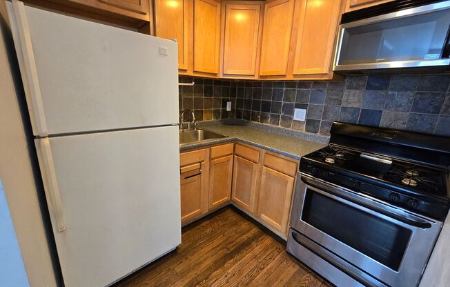 Bright 2 bed 1 bath in the heart of Rittenhouse