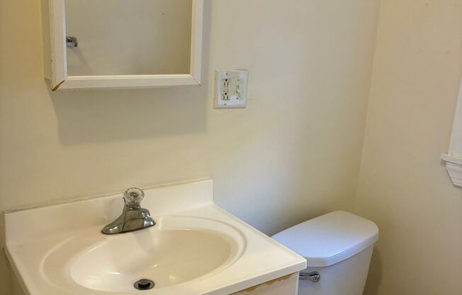 3 beds, 1 bath, 1,425 sqft, $1,495, Unit 4839-D2