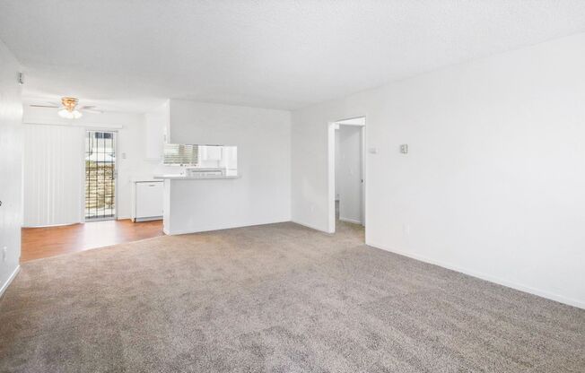 El Cajon 2 Bed/1 Bath in Gated Community with AC and Parking