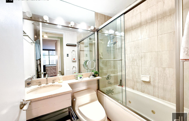 1 bed, 1 bath, 723 sqft, $4,299, Unit 16C