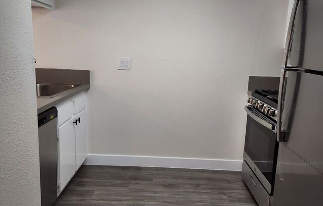 1 bed, 1 bath, 725 sqft, $2,050, Unit 216