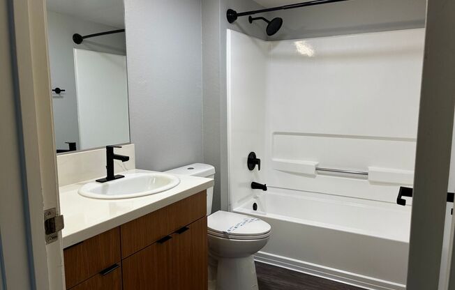 2 beds, 2 baths, 986 sqft, $2,750, Unit 546
