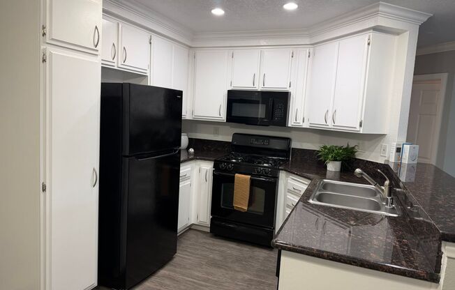 1 bed, 1 bath, 694 sqft, $2,380, Unit 812