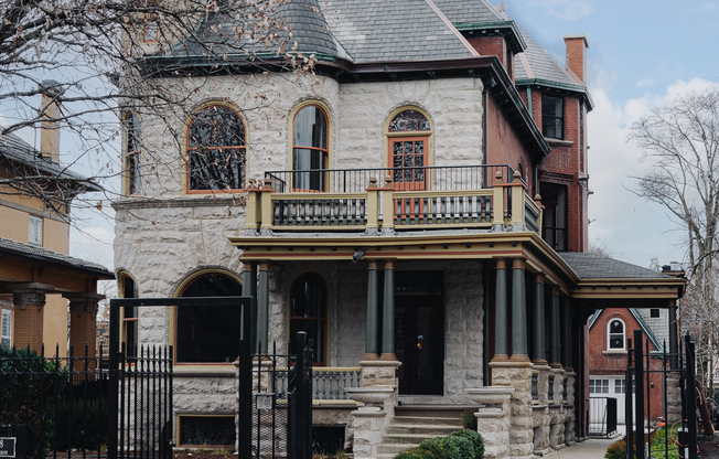 2228 N KEDZIE