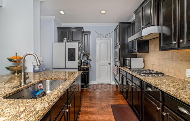 186 ALEXANDRIA DR