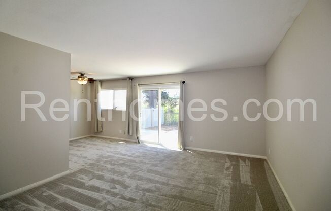 Poway, 12235 Wilsey Wy, AC, Full Size W/D, Lg Fenced Patio, 2 Community Pools.