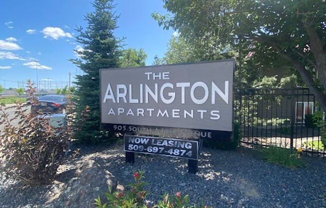 2 beds, 1 bath, 830 sqft, $1,210, Unit D10