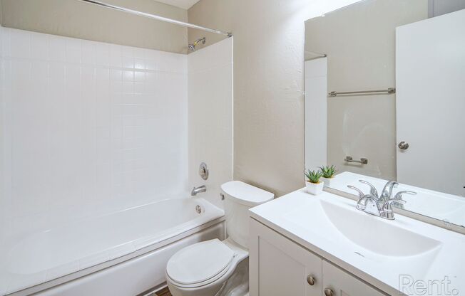 2 beds, 1 bath, 690 sqft, $1,600, Unit 32