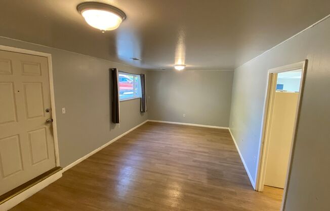 2 beds, 1 bath, $1,895, Unit B