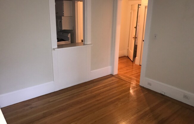 Classic one bedroom in central nob hill easy commute downtown and to shuttles!