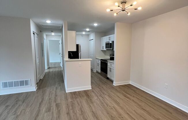 2 beds, 1 bath, 850 sqft, $1,600, Unit 8487 - B12