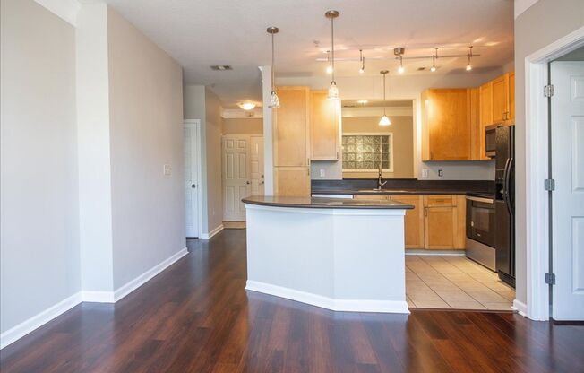 2bd/2Ba Midtown Condo Perfect for Roommates w/ Pool and Gym!