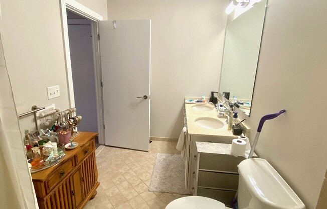 2 beds, 2 baths, 904 sqft, $3,195, Unit 202