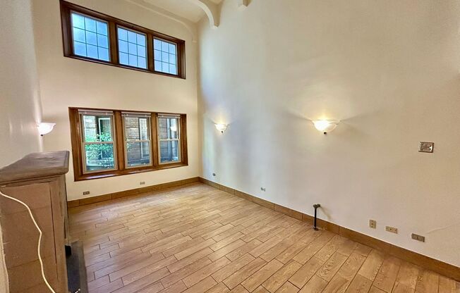 1 bed, 1 bath, 475 sqft, $2,370, Unit 233-122