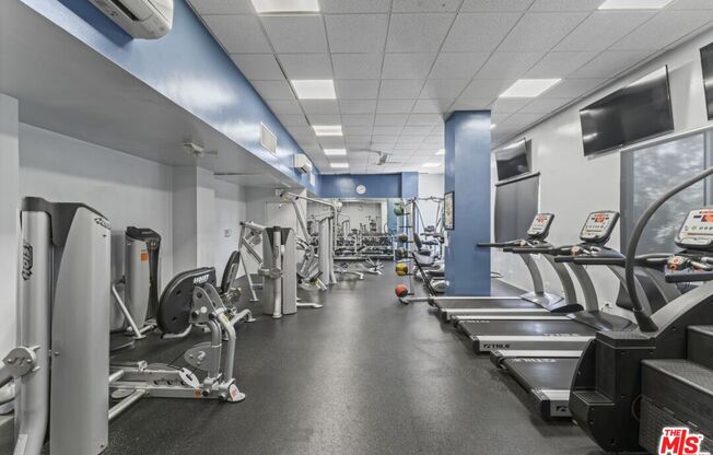 1 bed, 2 baths, 893 sqft, $4,999, Unit 1905