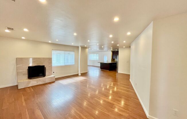 4BR/3BA Large House - Single Story, No Carpet, AC, Washer/Dryer in Unit, Small Yard, 2 Car Garage, Pet Friendly!