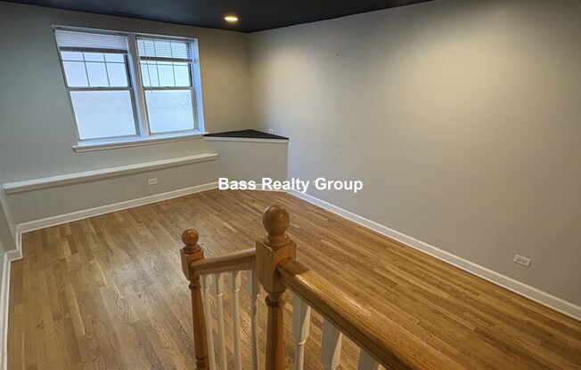 6968 N Greenview Ave