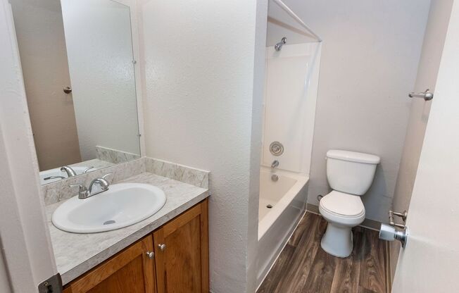 1 bed, 1 bath, 700 sqft, $1,150, Unit 30