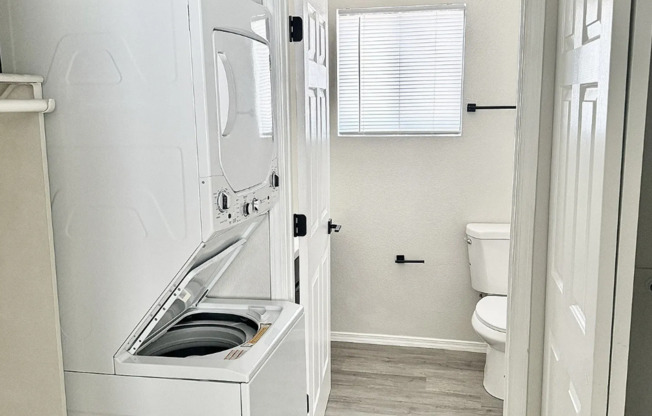 1 bed, 1.5 baths, 850 sqft, $1,450